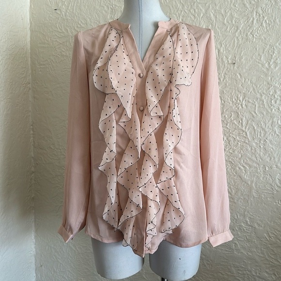 Chico’s Light Pink Black Dot Ruffle Front Blouse Top 0 NWT - Picture 1 of 10